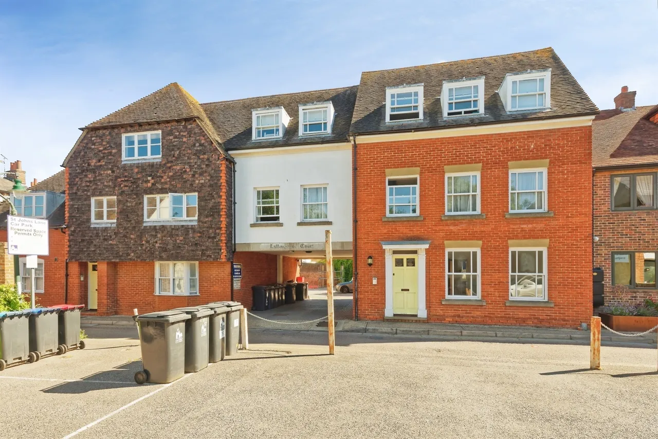 1 bed flat for sale — St. Johns Lane, Canterbury