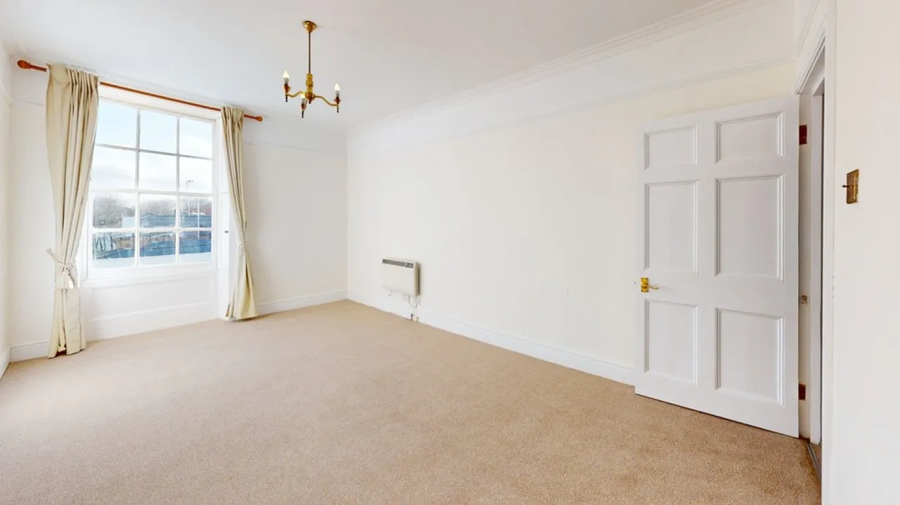 Wellington Street, 6 Wellington Street, Cheltenham, Gloucestershire, photo 7