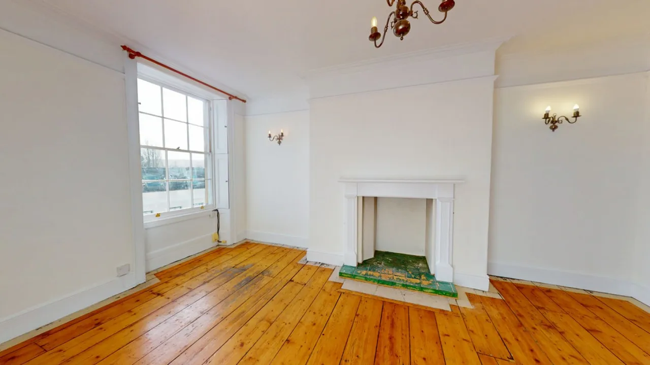 Wellington Street, 6 Wellington Street, Cheltenham, Gloucestershire, photo 2