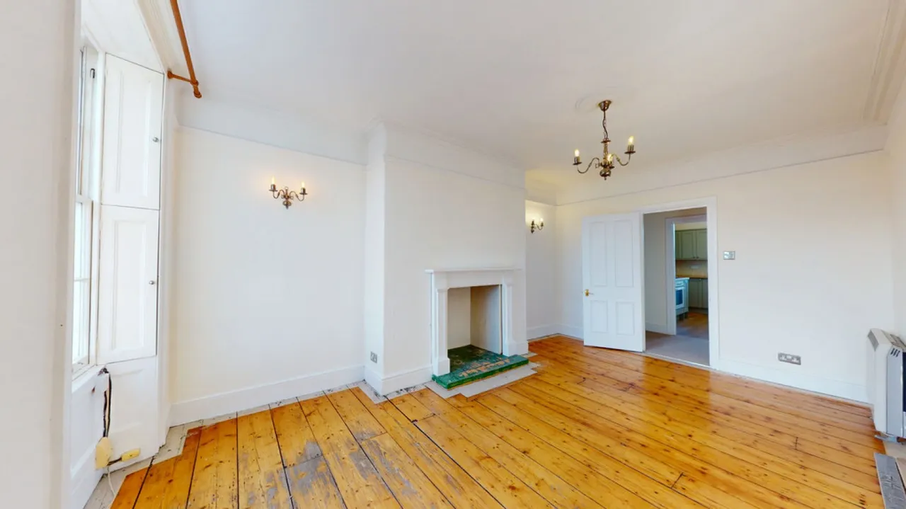 Wellington Street, 6 Wellington Street, Cheltenham, Gloucestershire, photo 6