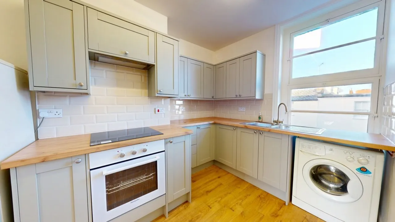 Wellington Street, 6 Wellington Street, Cheltenham, Gloucestershire, photo 12