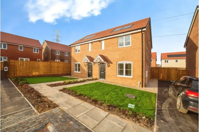 3 bed house for sale — Holly Court, Rotherham