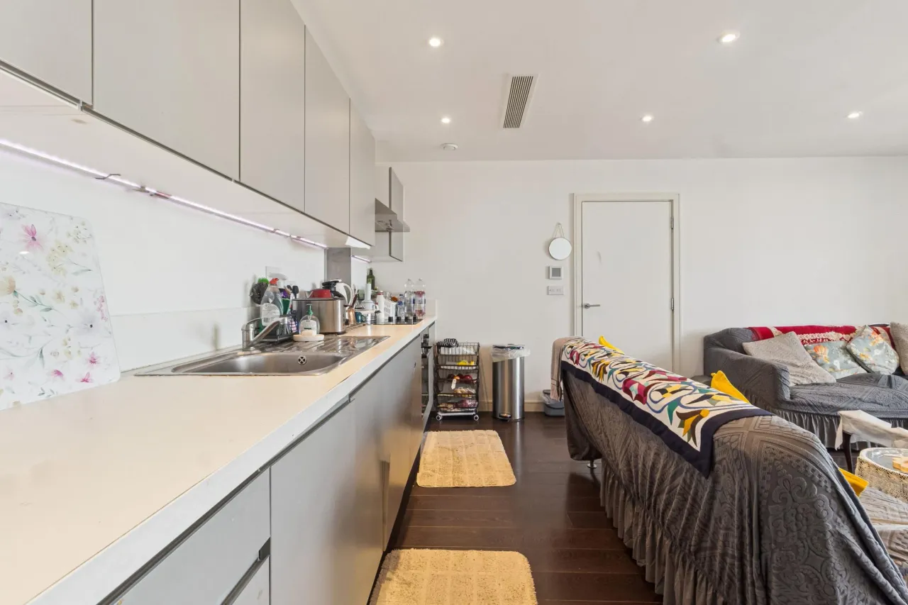 Ealing Road, Brentford, TW8, photo 6