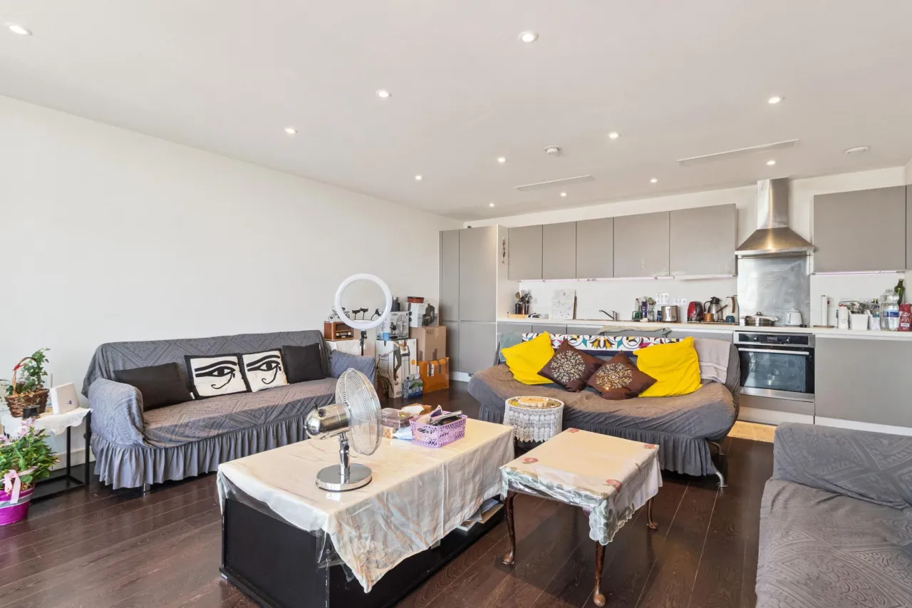 Ealing Road, Brentford, TW8, photo 4