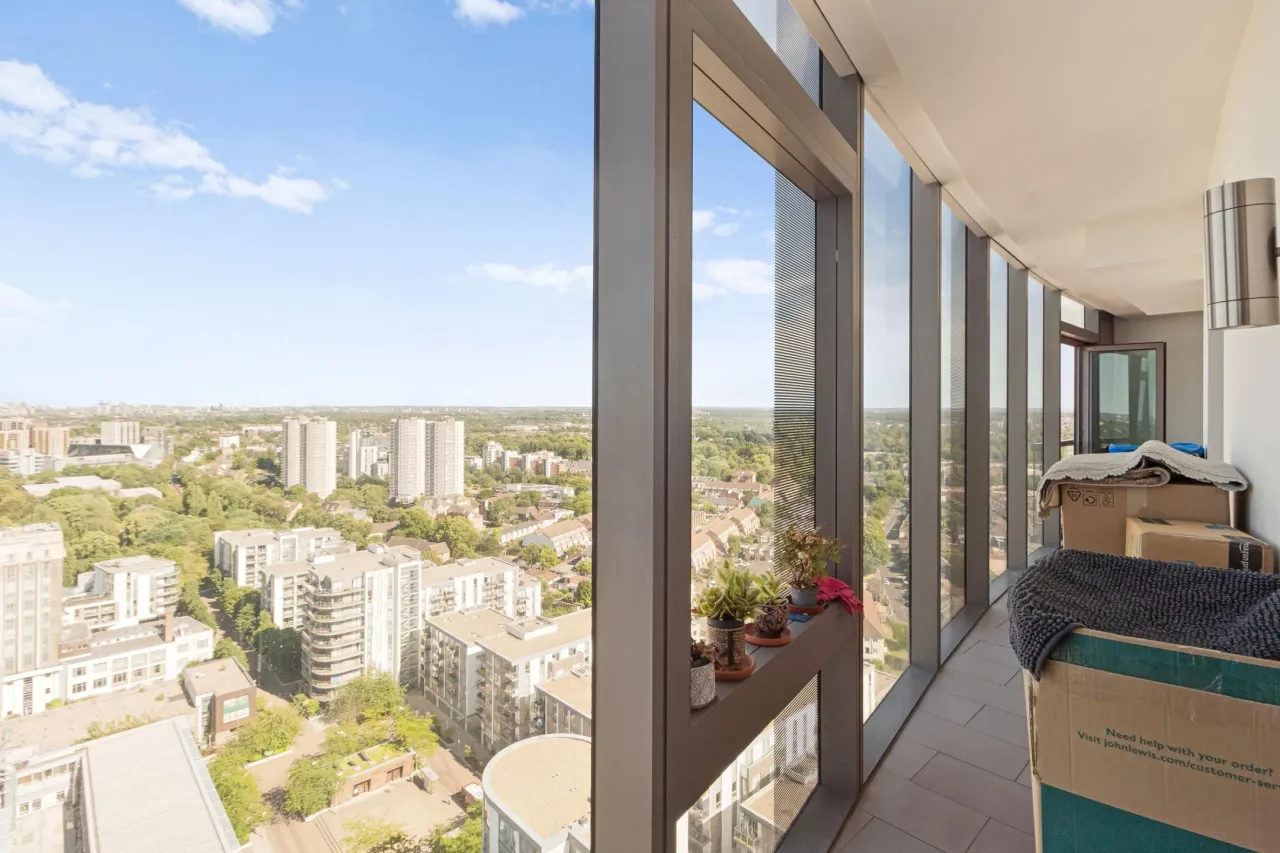 Ealing Road, Brentford, TW8, photo 9