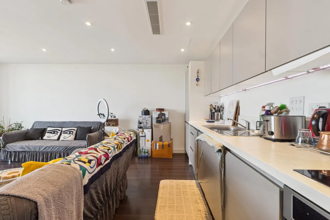 Ealing Road, Brentford, TW8, photo 5