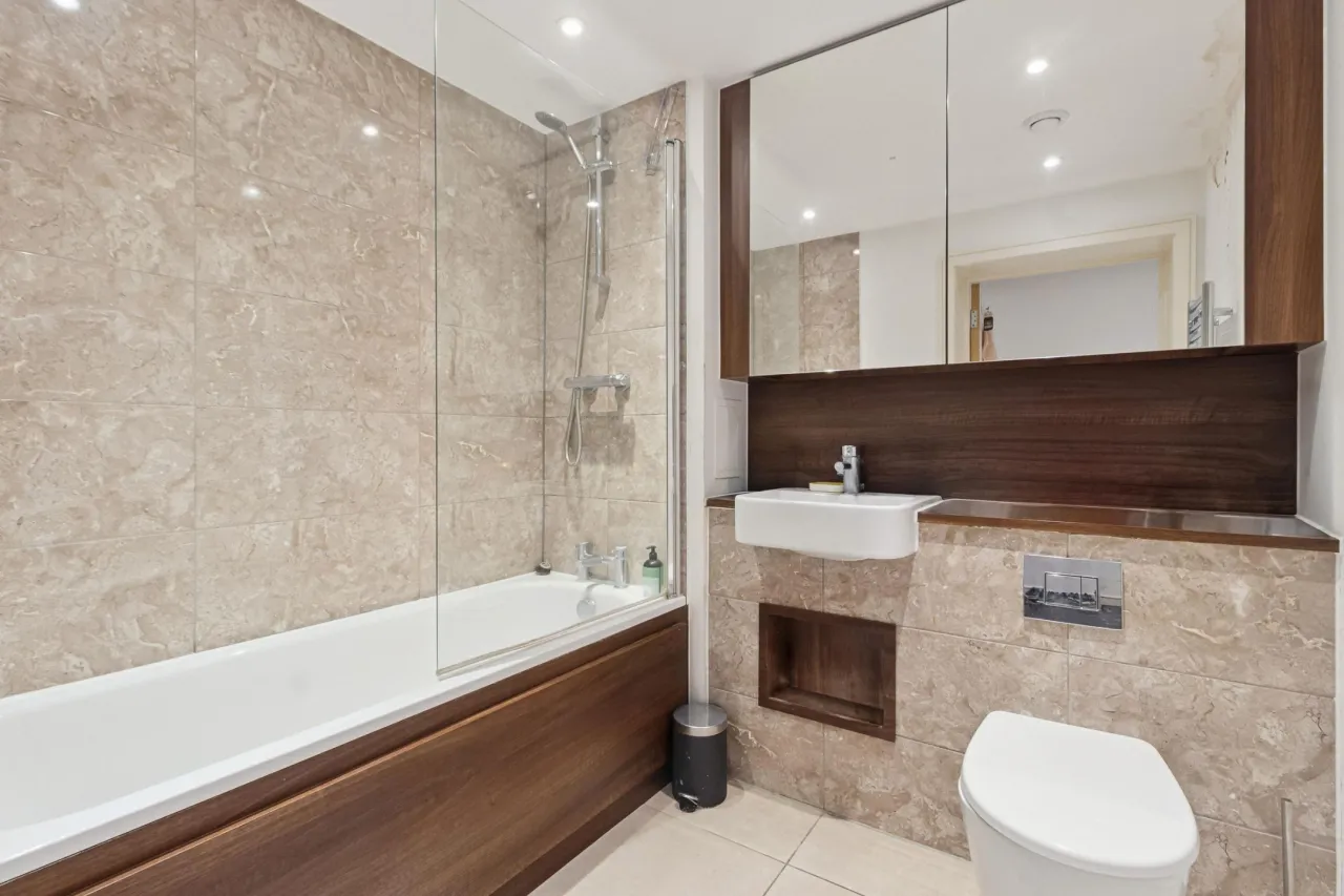Ealing Road, Brentford, TW8, photo 15