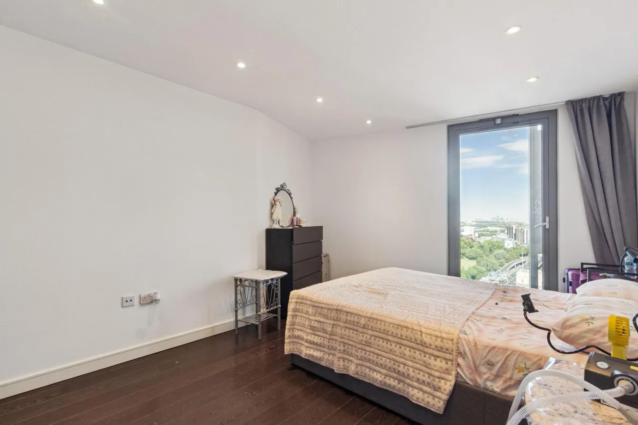 Ealing Road, Brentford, TW8, photo 11