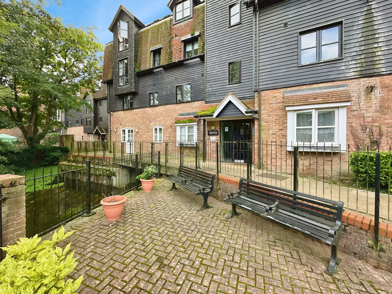 2 bed flat for sale, Thorney Mill Road, West Drayton, UB7