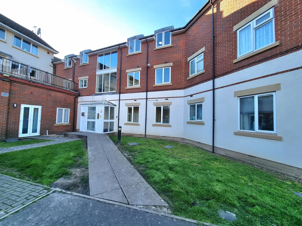 2 bed flat to rent — Forton Road, GOSPORT