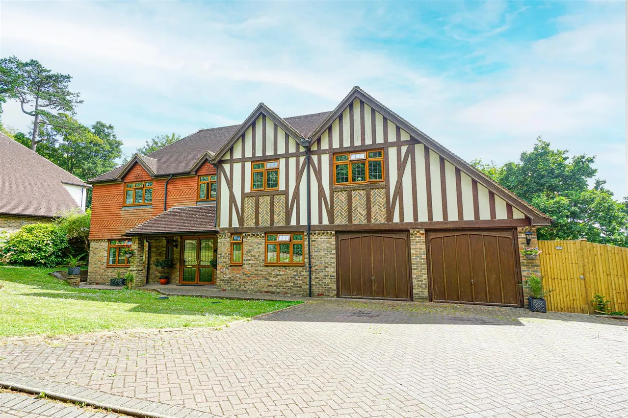 6 bed house for sale, St Helens Park Road, Hastings