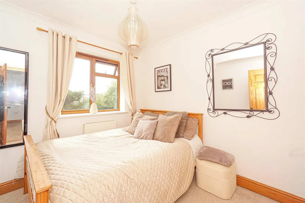 St Helens Park Road, Hastings, photo 11
