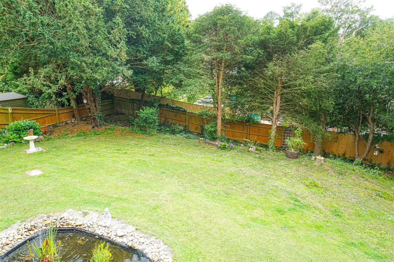 St Helens Park Road, Hastings, photo 34