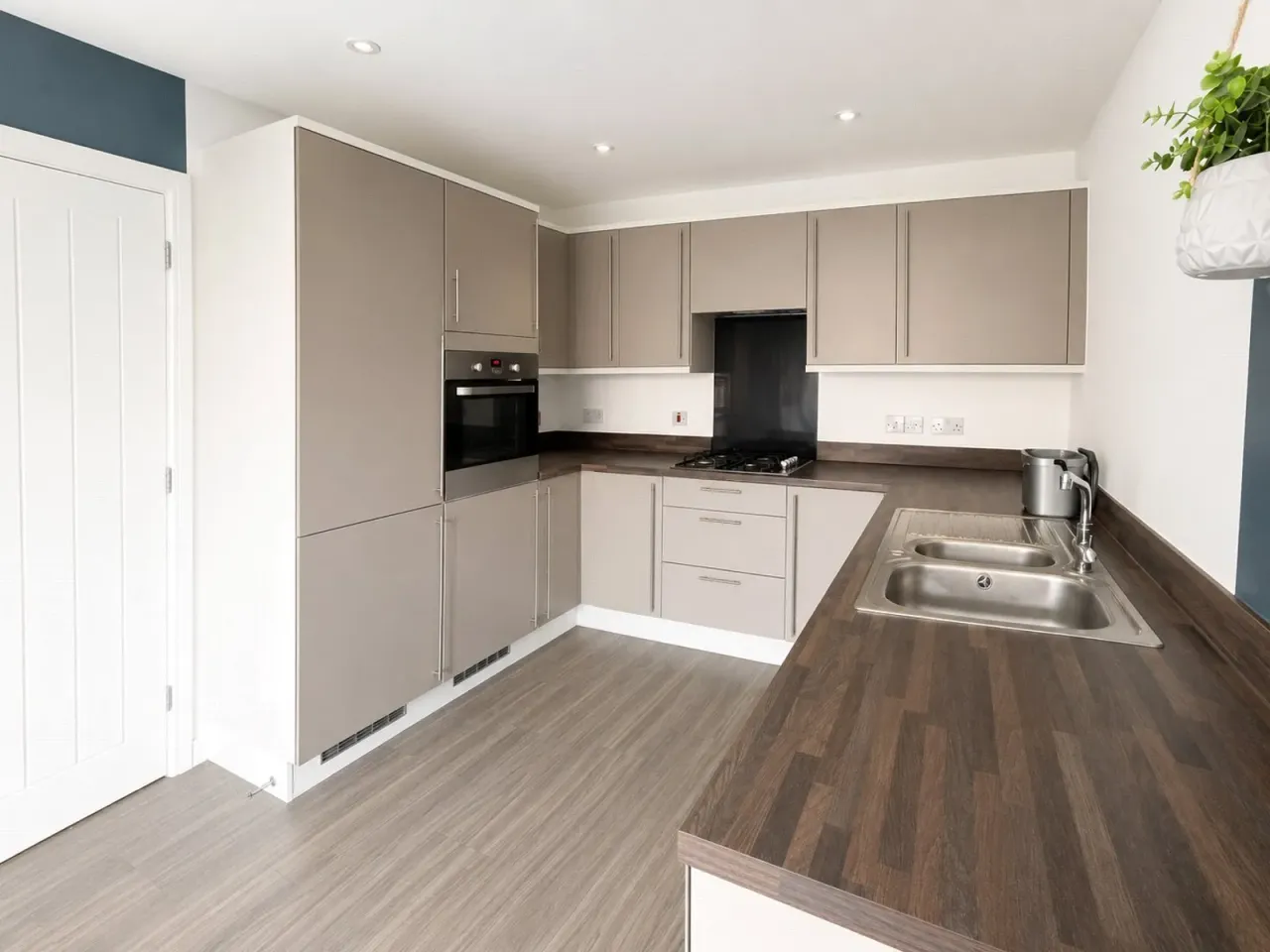 Honeysuckle Avenue, Hellingly, Hailsham, East Sussex, BN27, photo 3
