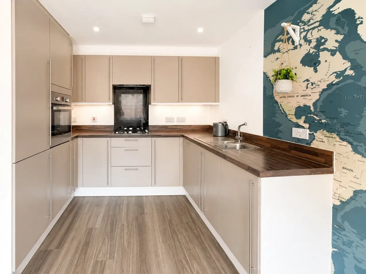 Honeysuckle Avenue, Hellingly, Hailsham, East Sussex, BN27, photo 4
