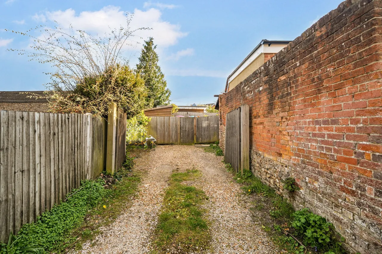 Farnborough Road, Farnham, GU9 9BD, photo 12