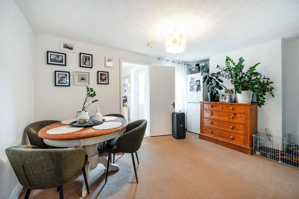Farnborough Road, Farnham, GU9 9BD, photo 5