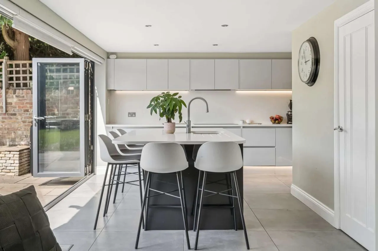 Abbey Road, Bourne End, Buckinghamshire, SL8 5NZ, photo 4