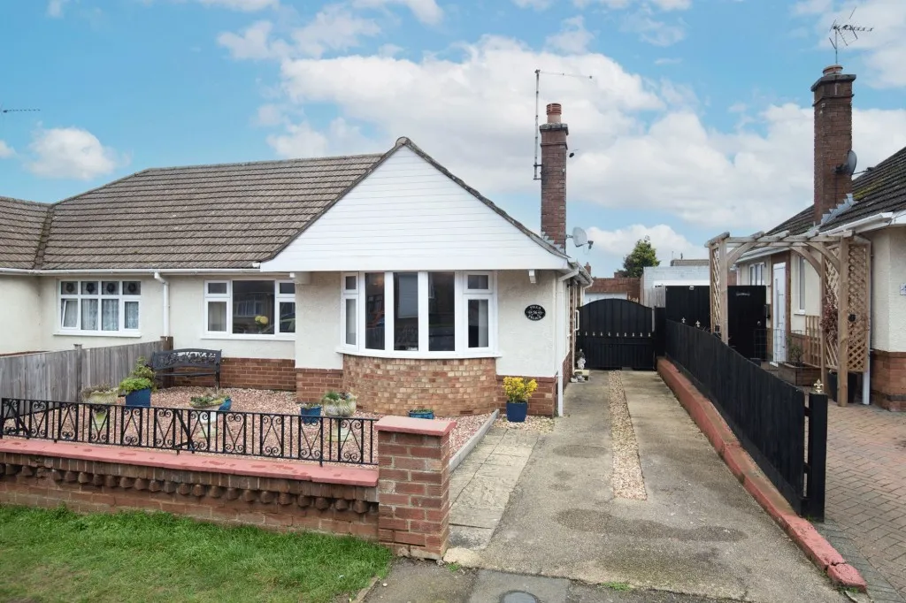 2 bed house for sale, Ridgeway, Wellingborough, NN8