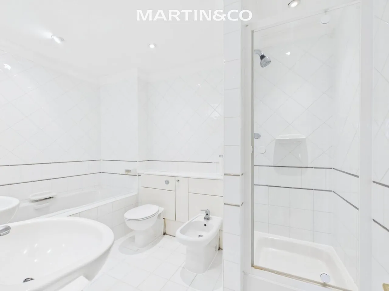 Holloway Drive, Virginia Water, GU25, photo 12