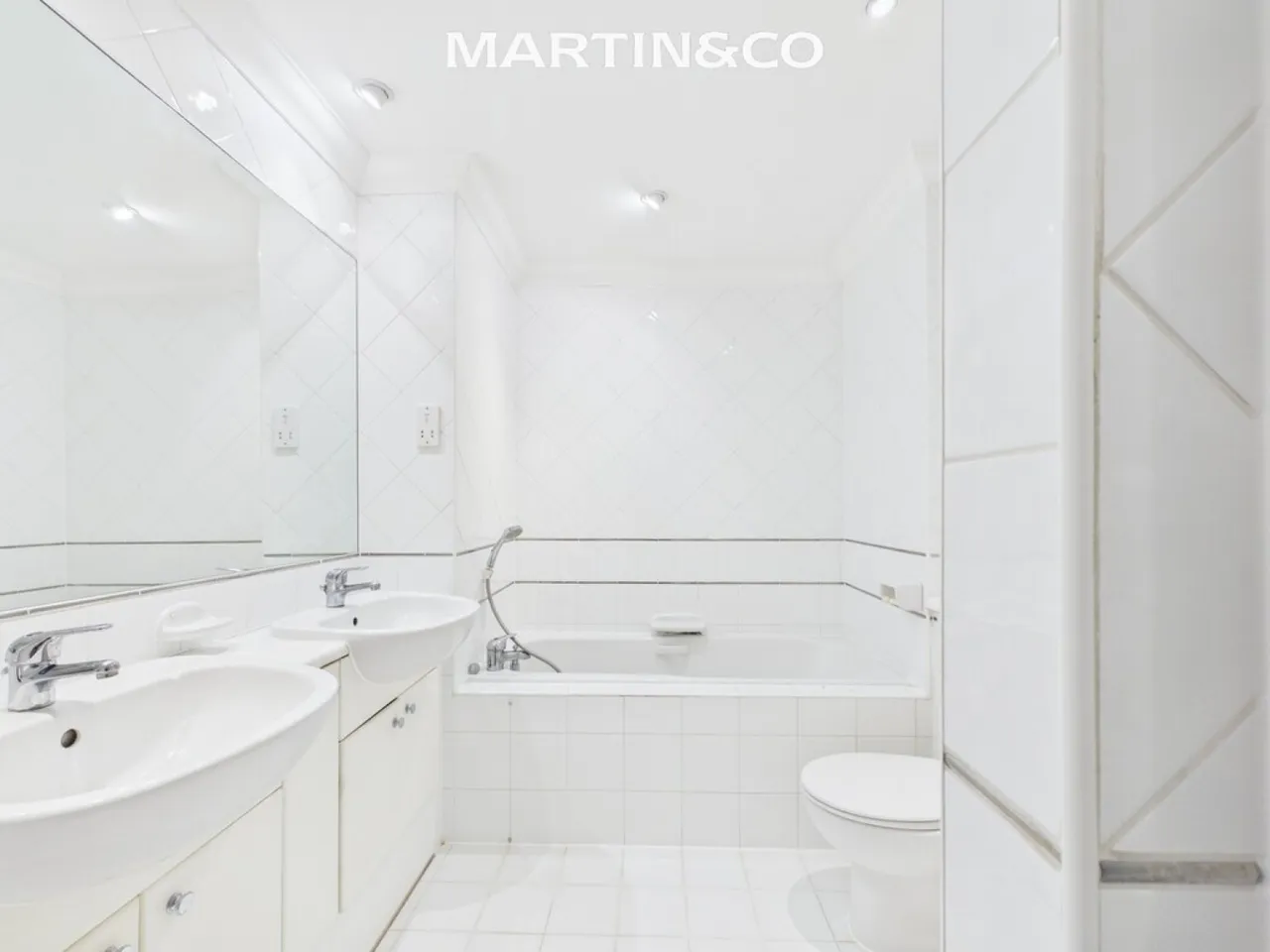 Holloway Drive, Virginia Water, GU25, photo 11