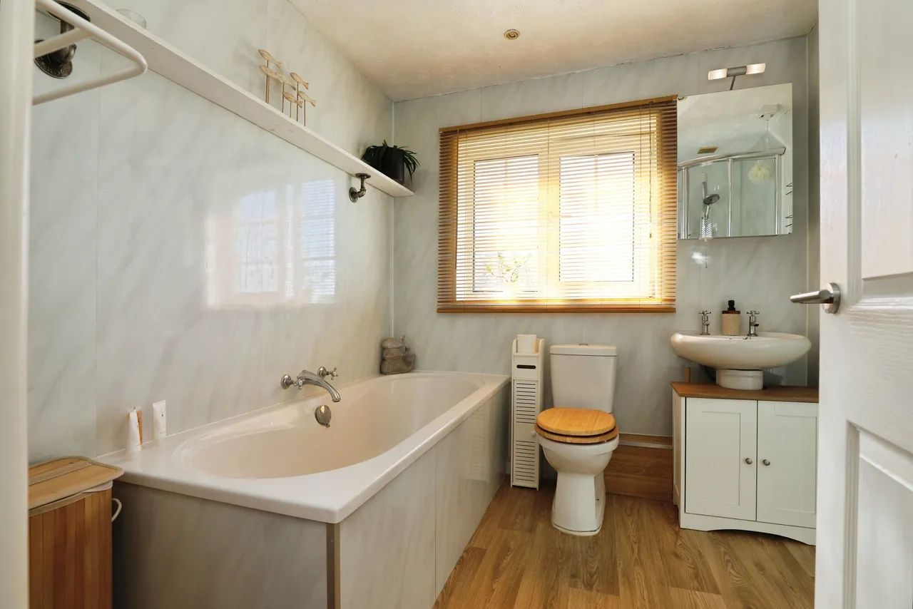 4 bed house for sale — Mareham Lane, Sleaford