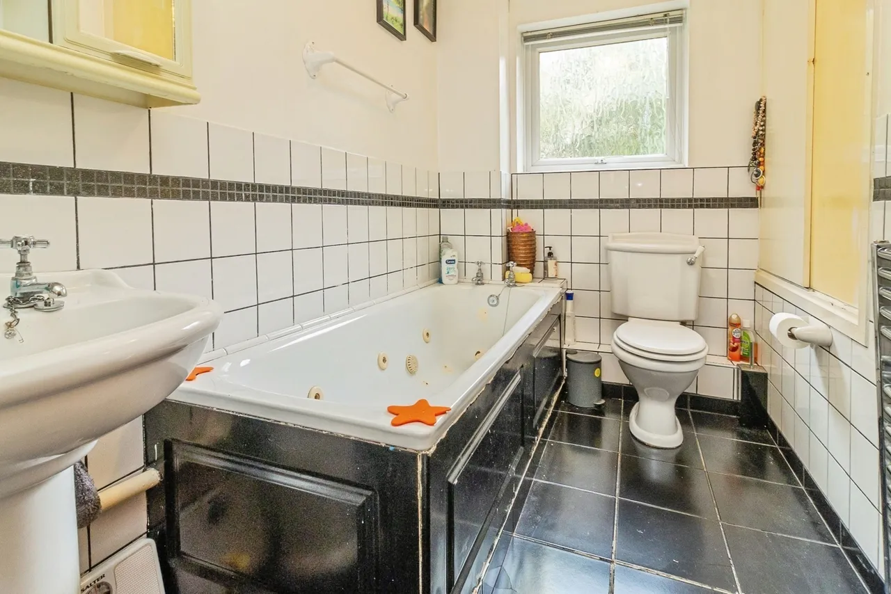 Squires Close, Coffee Hall, Milton Keynes, Buckinghamshire, MK6, photo 12