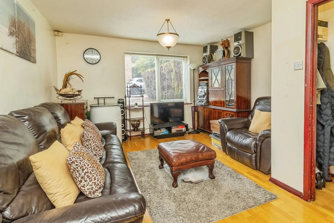 Squires Close, Coffee Hall, Milton Keynes, Buckinghamshire, MK6, photo 6