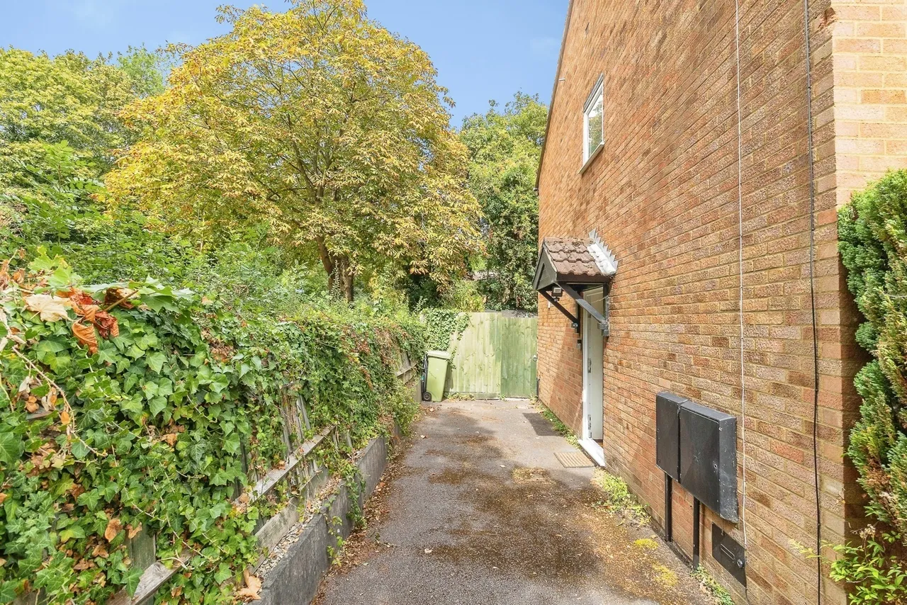 Squires Close, Coffee Hall, Milton Keynes, Buckinghamshire, MK6, photo 13