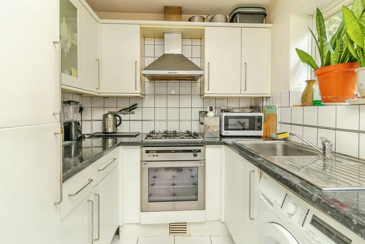 Squires Close, Coffee Hall, Milton Keynes, Buckinghamshire, MK6, photo 4