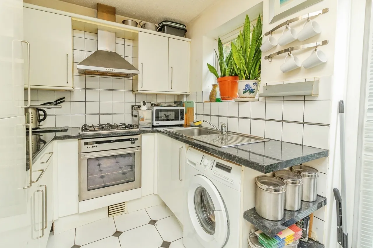 Squires Close, Coffee Hall, Milton Keynes, Buckinghamshire, MK6, photo 7