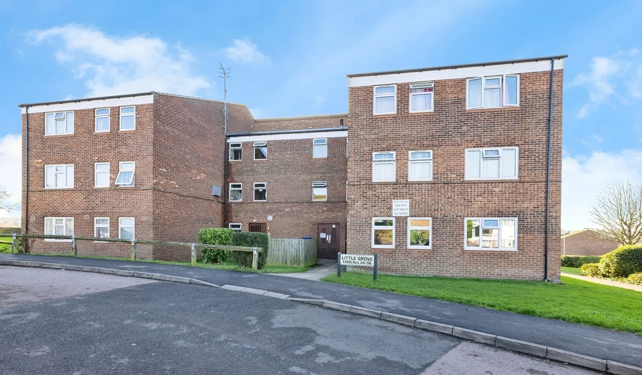 3 bed flat for sale — Little Grove, Bushey