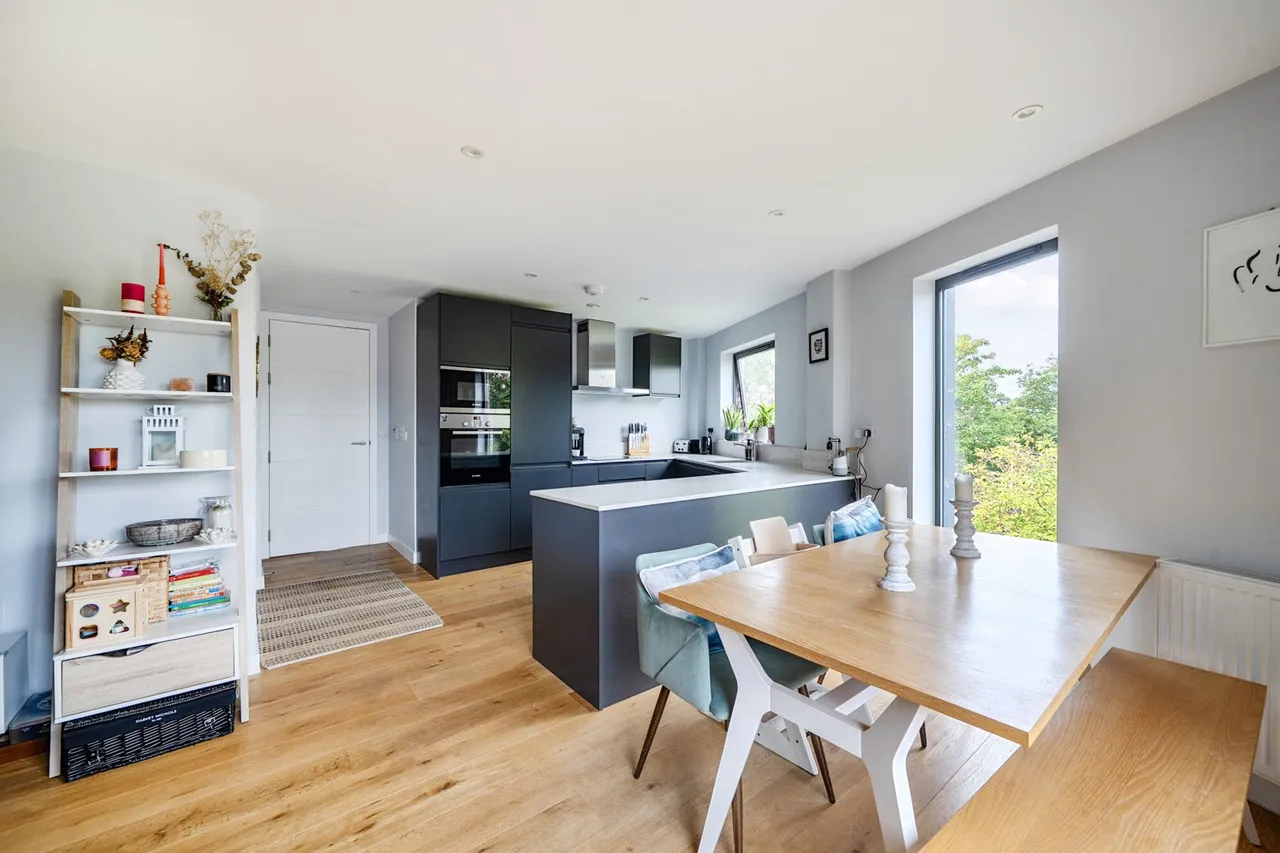 3 bed flat for sale — Grove Vale, SE22
