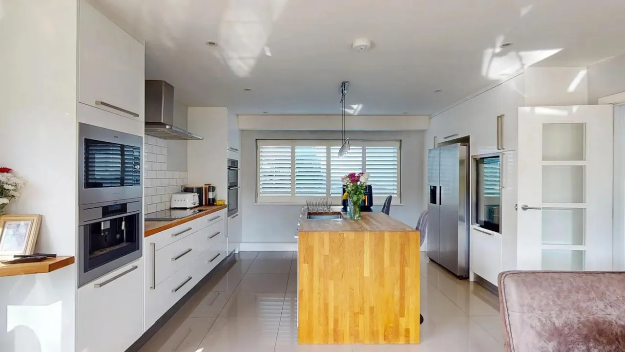 Dudsbury Road, BH22, photo 3
