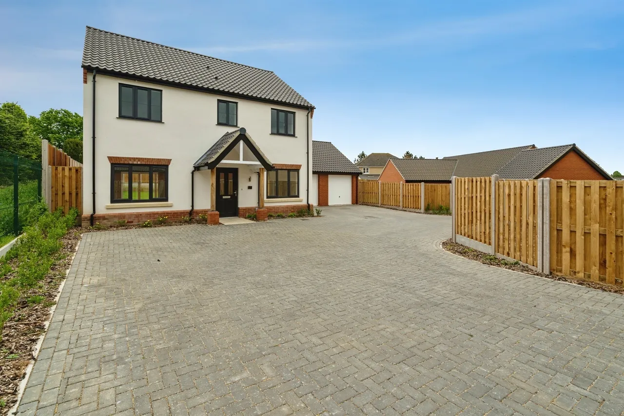 4 bed house for sale — Jubilee Way, Holton, Halesworth