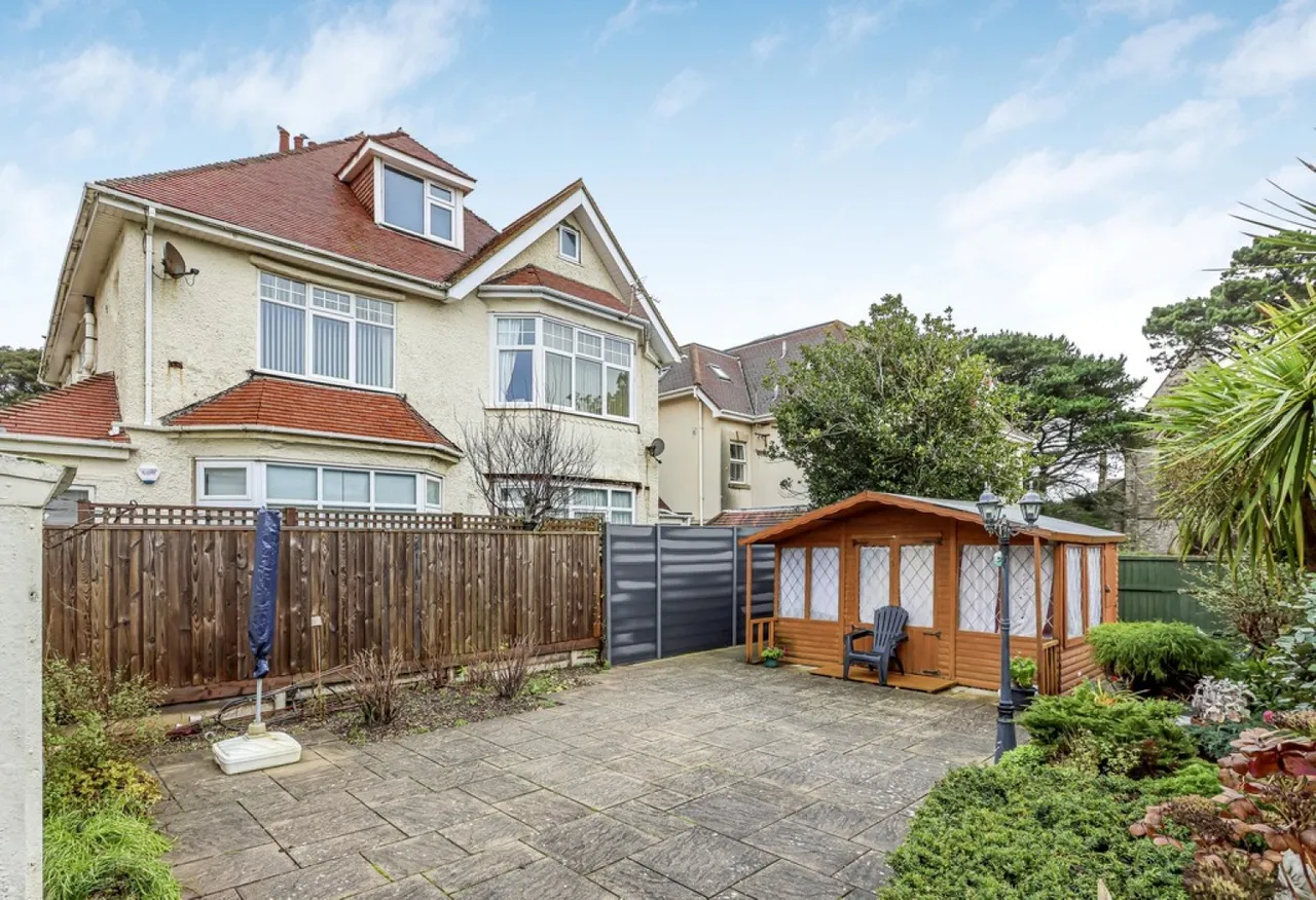 3 bed flat for sale — Burtley Road, Bournemouth
