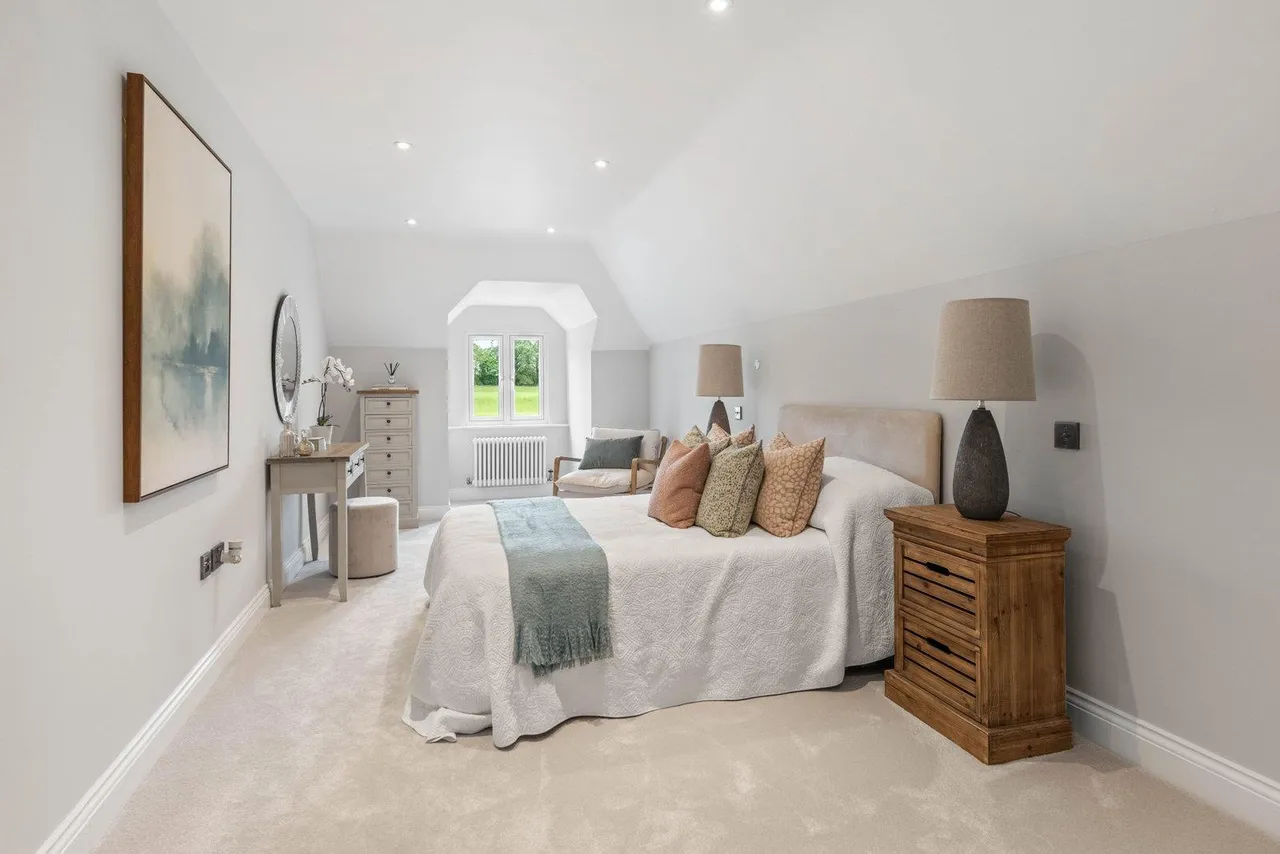 The Oaklands Aston Lane, Bragbury End, SG2, photo 67