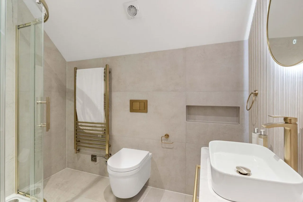 The Oaklands Aston Lane, Bragbury End, SG2, photo 68