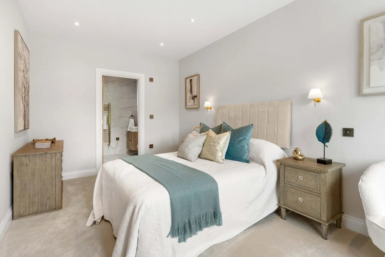 The Oaklands Aston Lane, Bragbury End, SG2, photo 53