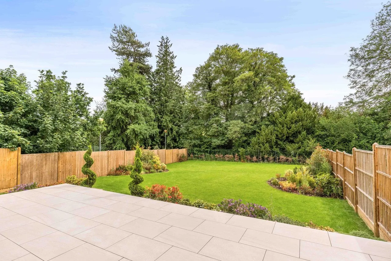 The Oaklands Aston Lane, Bragbury End, SG2, photo 80