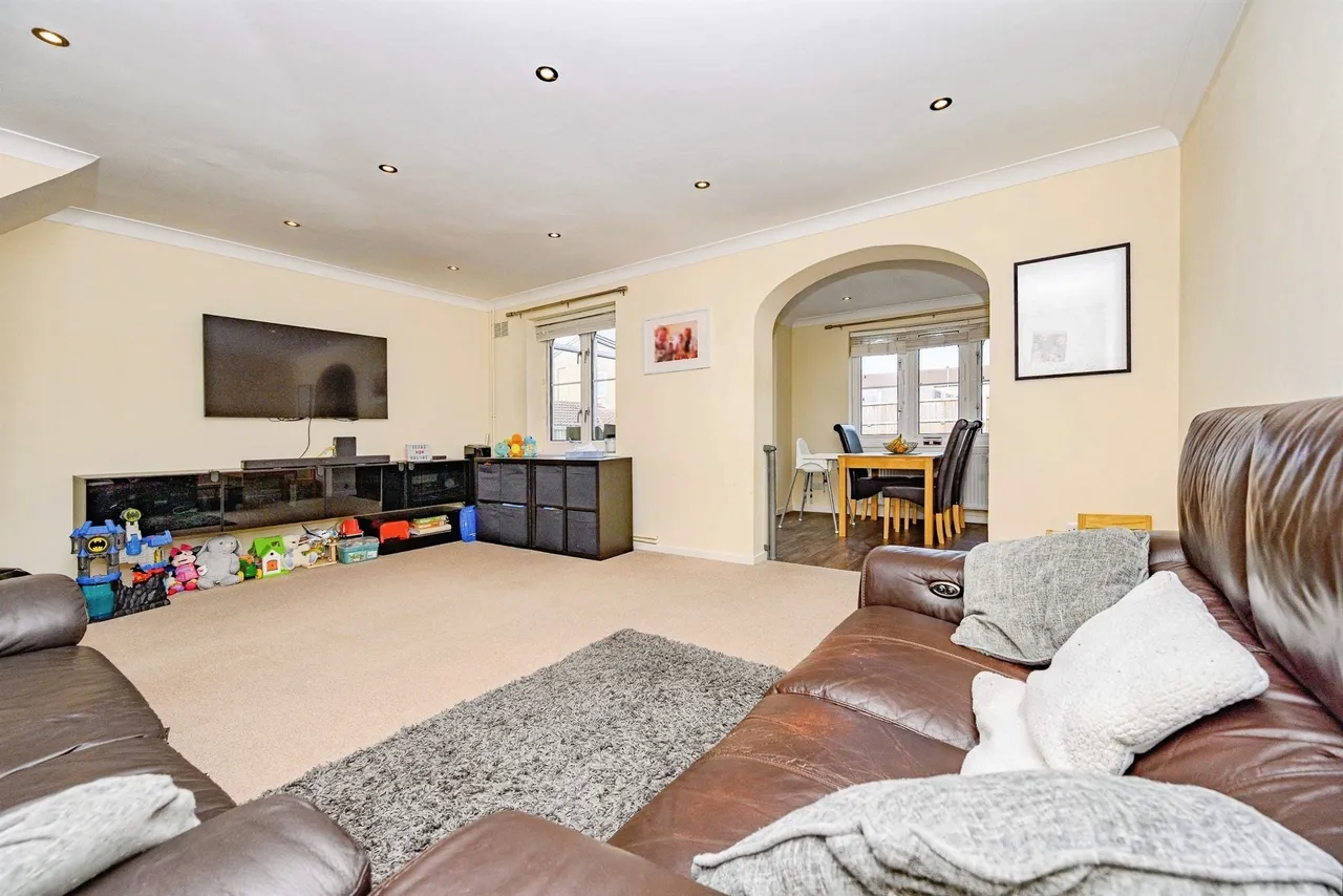 Falstone Green, Luton, LU2, photo 3