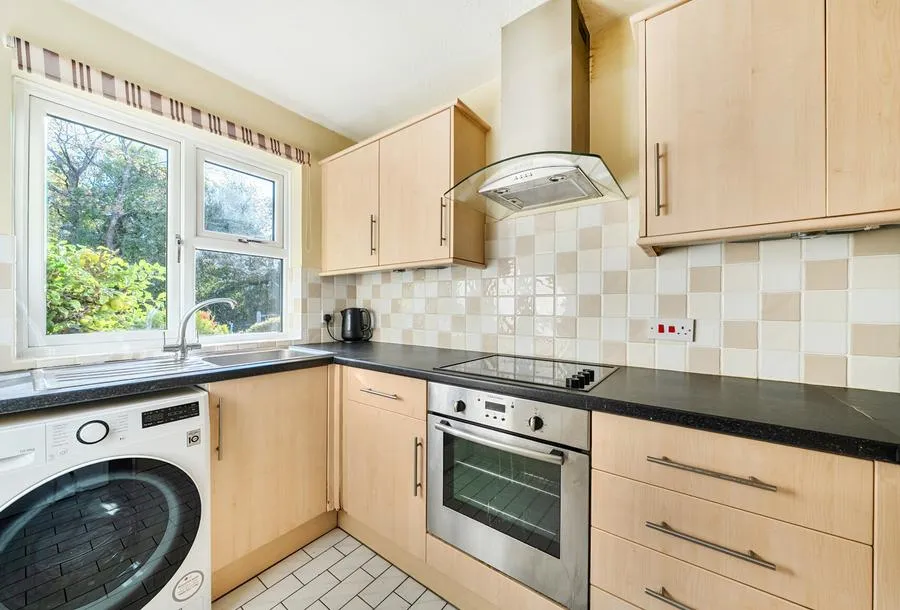 Kings Mead, South Nutfield, RH1, photo 4
