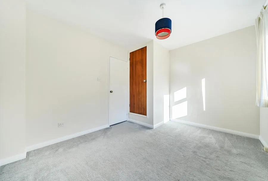Kings Mead, South Nutfield, RH1, photo 12