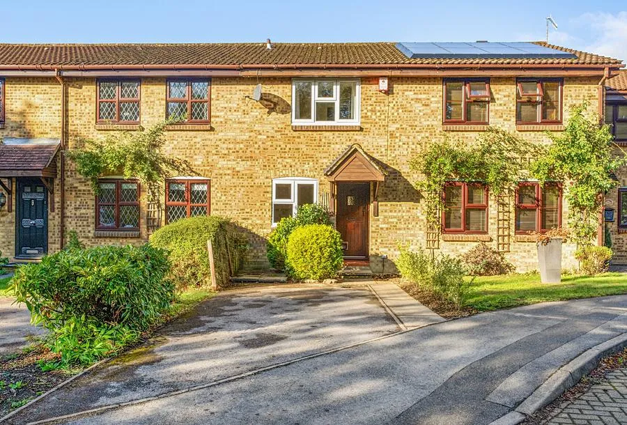 2 bed house for sale, Kings Mead, South Nutfield, RH1