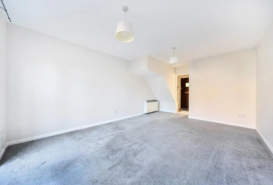 Kings Mead, South Nutfield, RH1, photo 5