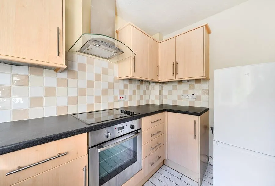 Kings Mead, South Nutfield, RH1, photo 2