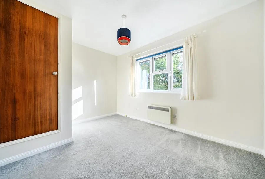 Kings Mead, South Nutfield, RH1, photo 11
