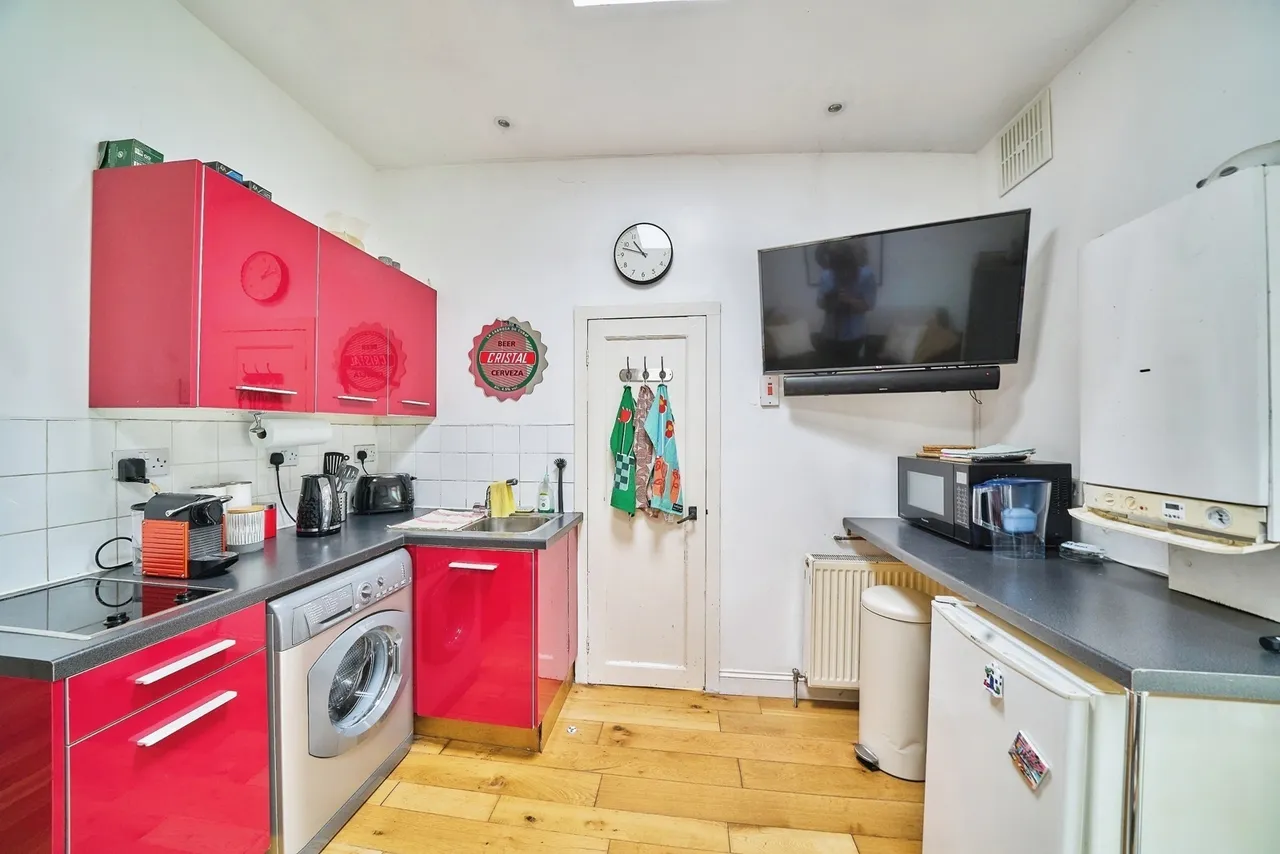 Buckingham Road, London, E15, photo 5