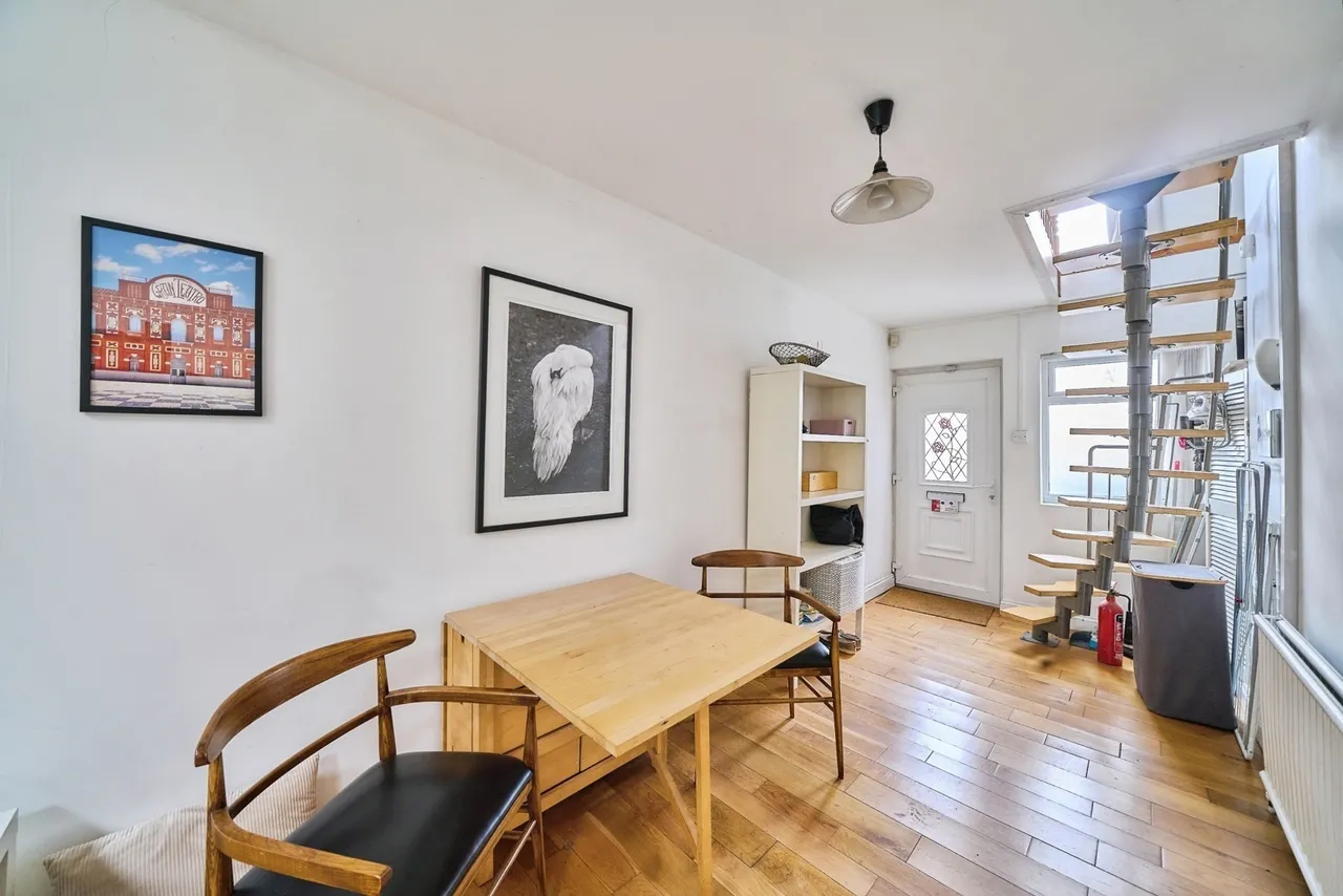 Buckingham Road, London, E15, photo 6