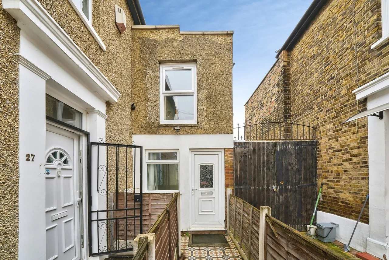 Buckingham Road, London, E15, photo 2
